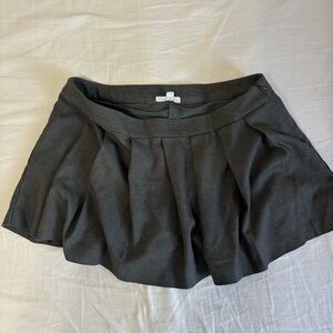 grey skirt